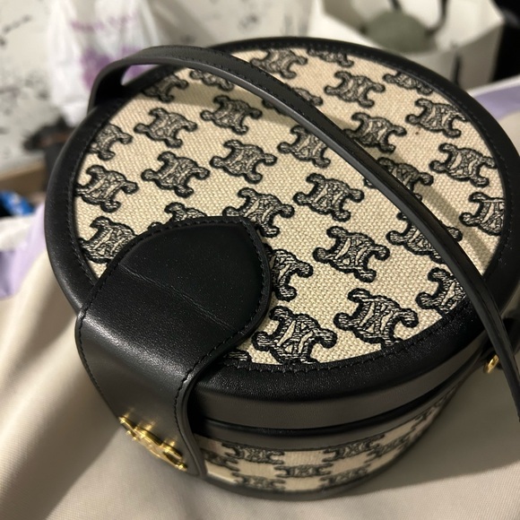 Celine Triomphe “Tambour” bucket bag - Picture 10 of 10